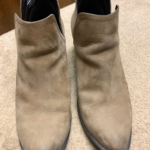 Steve Madden Women's Beige Ankle Booties - Picture 2 of 11
